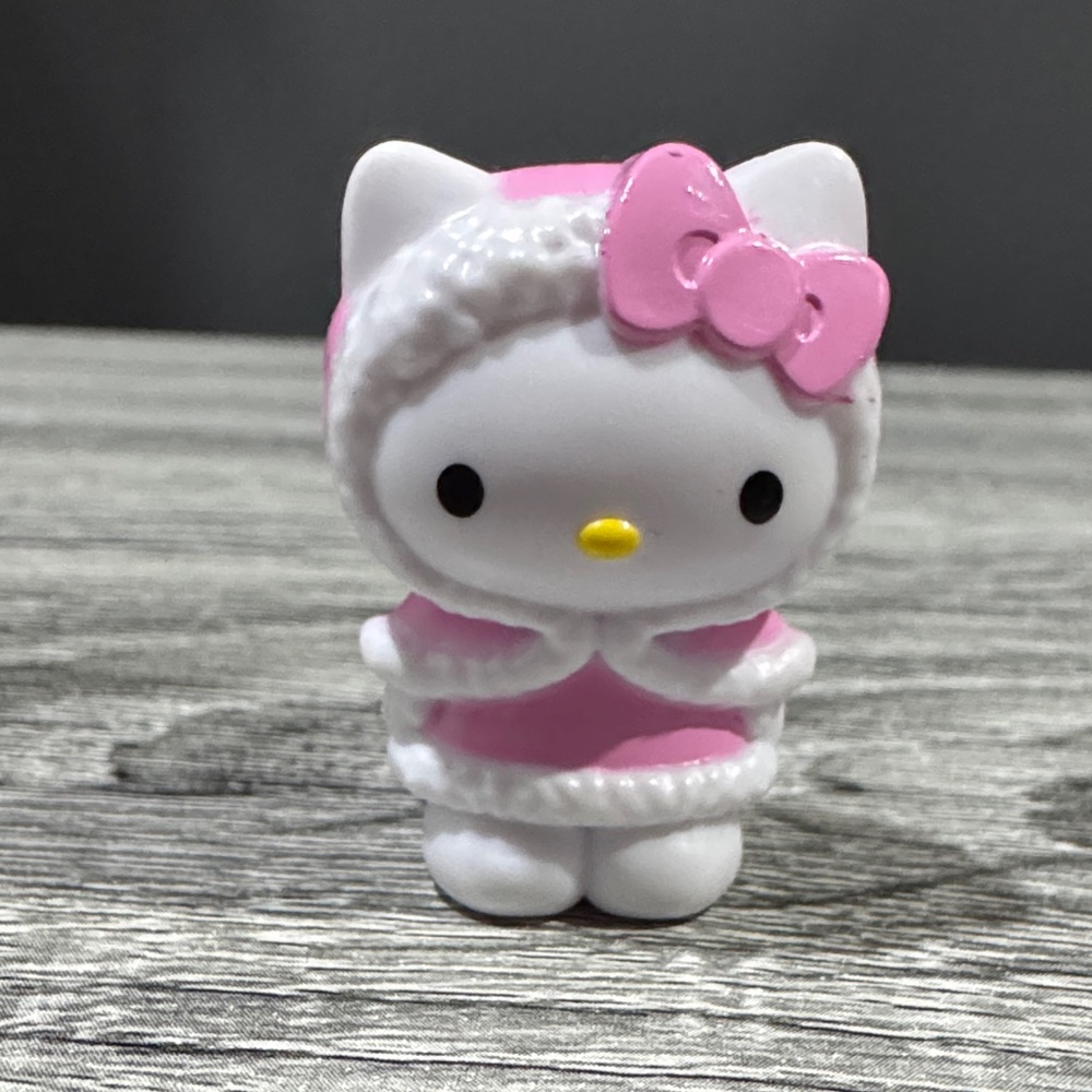 Hello Kitty & Friends: Hello Kitty in Winter Suit (2021) - Mini Figure